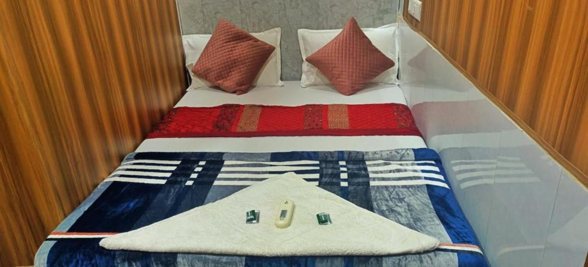 Amaan Hotel Мумбаї Екстер'єр фото