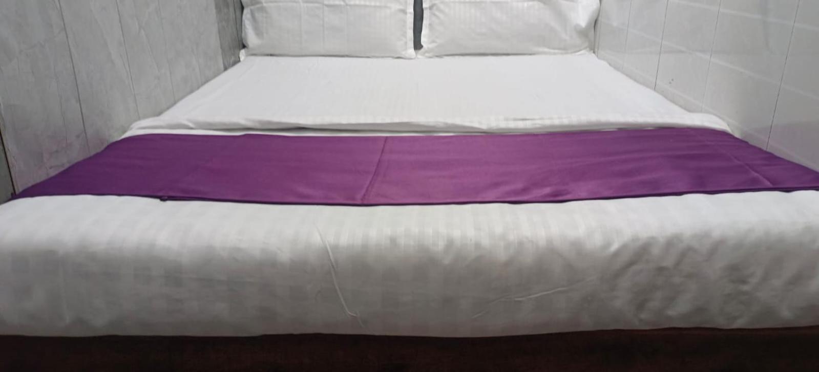 Amaan Hotel Мумбаї Екстер'єр фото